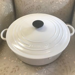 Le Creuset 6.75 qt Round Wide Dutch Oven/ Vapeur (Light grey) Color